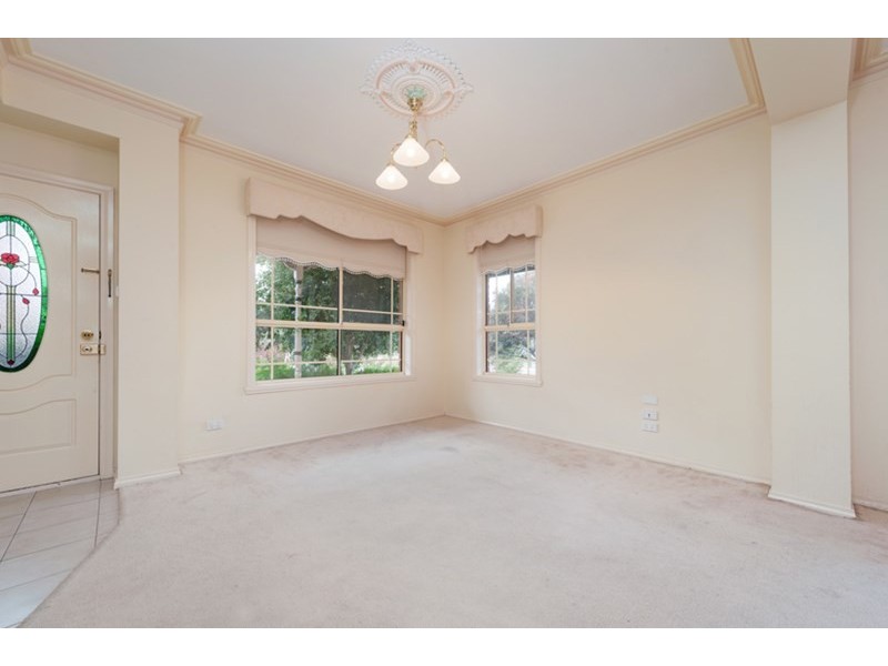 3 Kirwan Avenue, Roxburgh Park VIC 3064