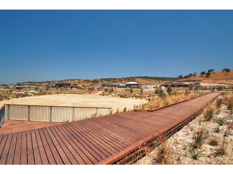 26 Lewins Rail Avenue, South Morang VIC 3752