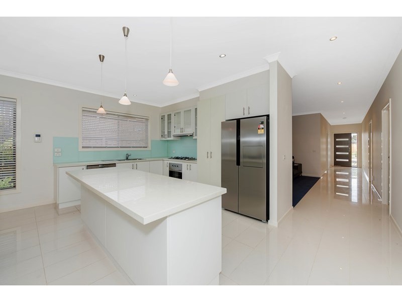 52 Grange Drive, South Morang VIC 3752