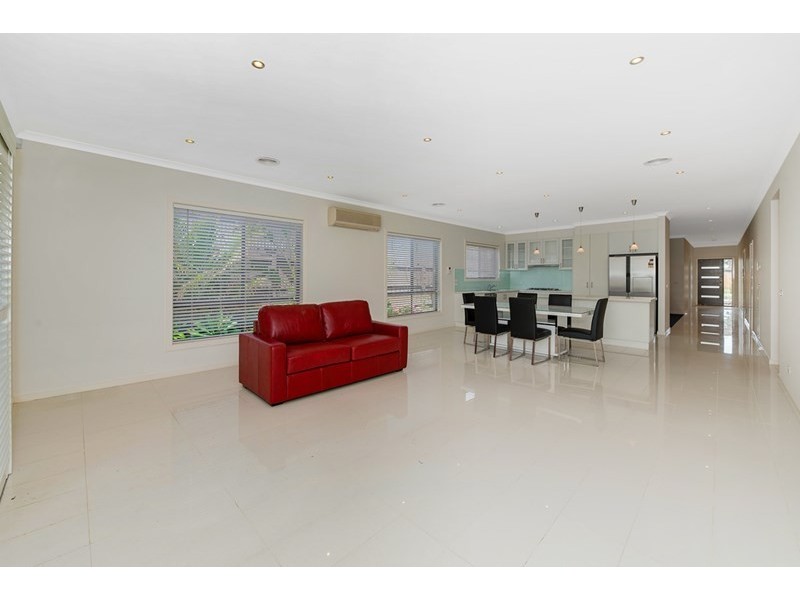 52 Grange Drive, South Morang VIC 3752