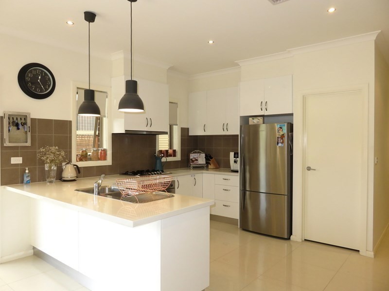 4 Clonard Crescent, Epping VIC 3076