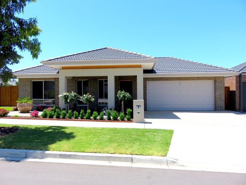 8 Monaco Circuit, Wollert VIC 3750