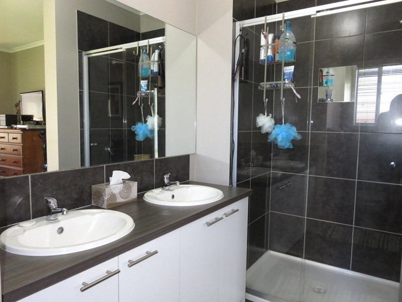 8 Monaco Circuit, Wollert VIC 3750