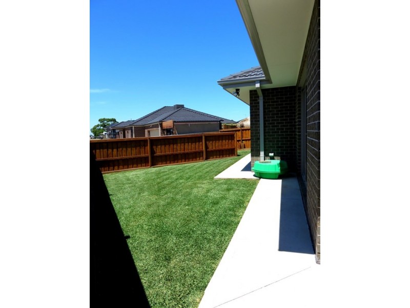 8 Monaco Circuit, Wollert VIC 3750