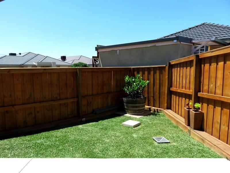 8 Monaco Circuit, Wollert VIC 3750