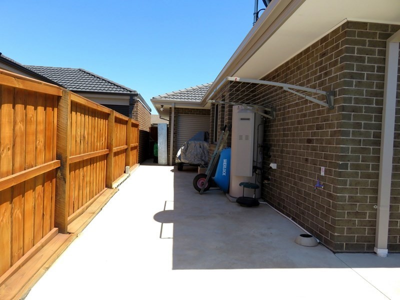 8 Monaco Circuit, Wollert VIC 3750