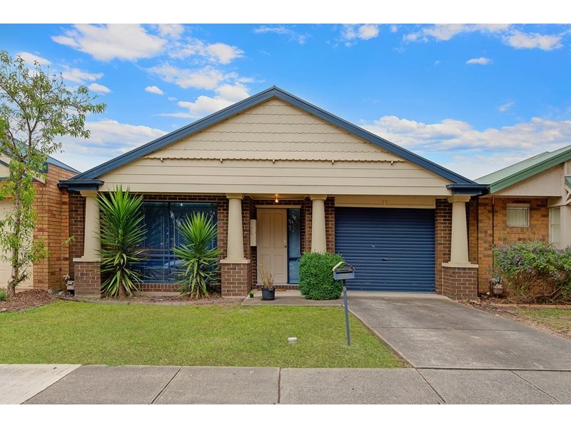 5 Lyrebird Walk, Whittlesea VIC 3757
