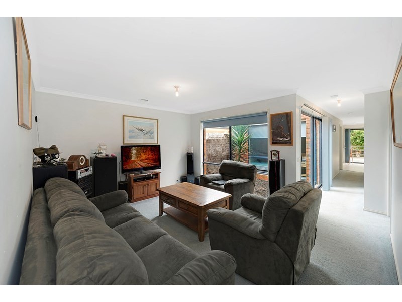 5 Lyrebird Walk, Whittlesea VIC 3757