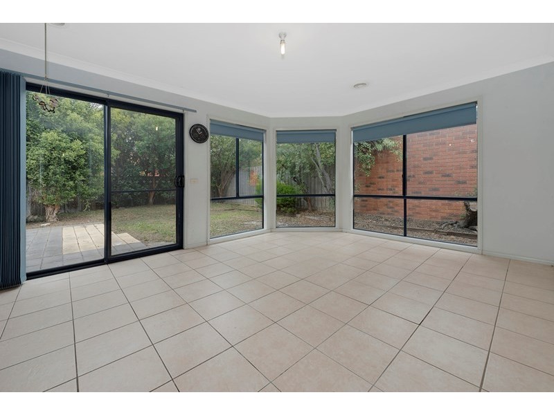5 Lyrebird Walk, Whittlesea VIC 3757
