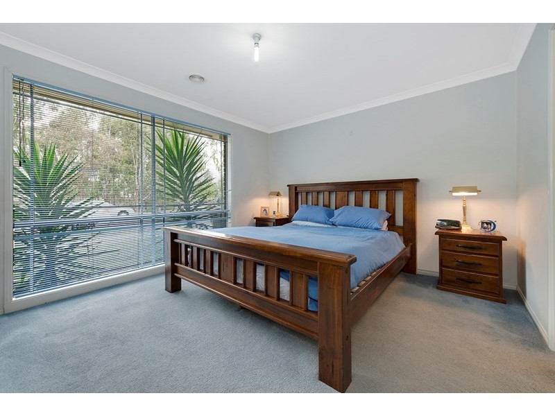 5 Lyrebird Walk, Whittlesea VIC 3757