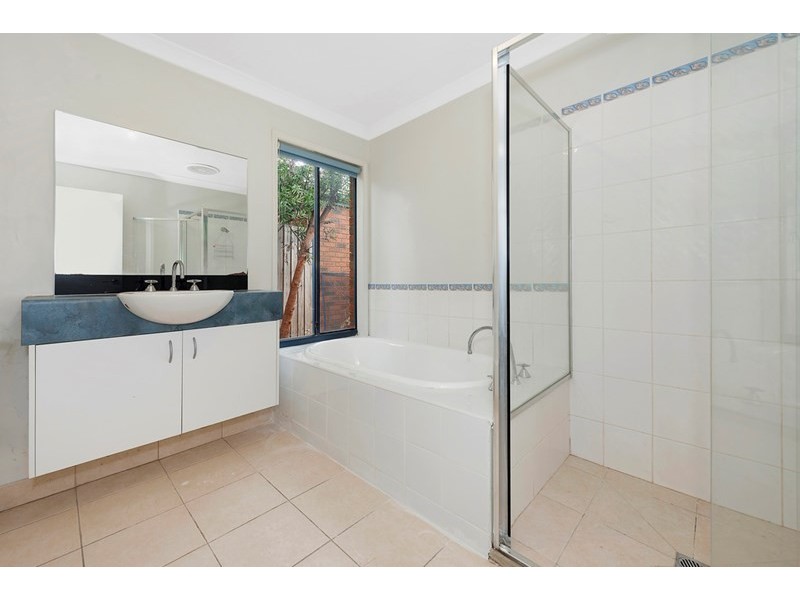 5 Lyrebird Walk, Whittlesea VIC 3757