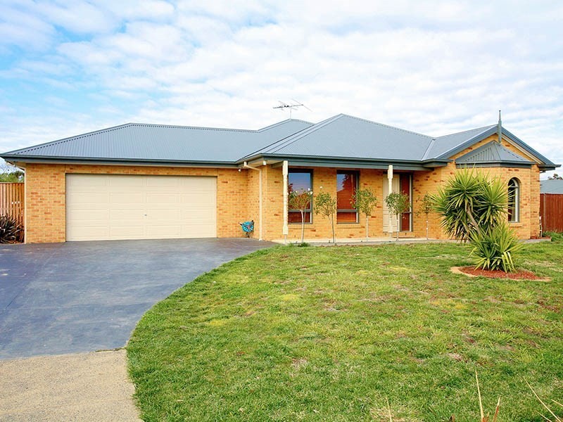 19 Glenshire Grove, Doreen VIC 3754