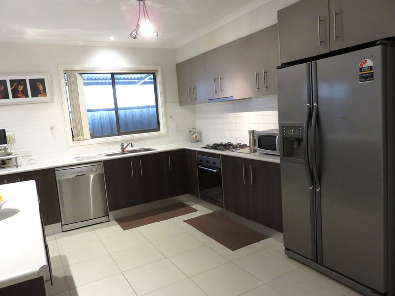 10 Penola Drive, South Morang VIC 3752