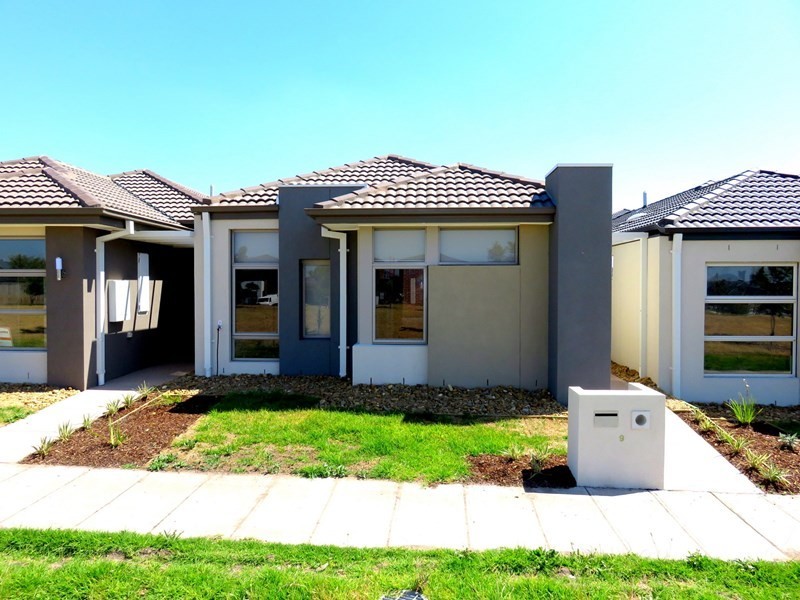 9 Courances Walk, Wollert VIC 3750