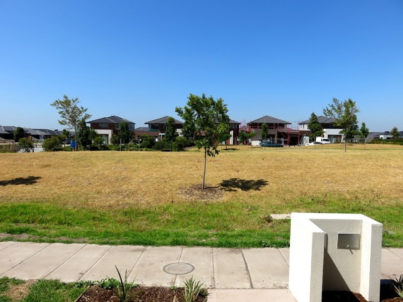 9 Courances Walk, Wollert VIC 3750