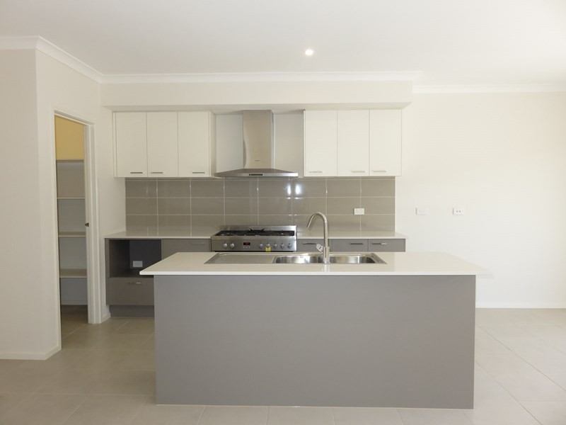 9 Courances Walk, Wollert VIC 3750