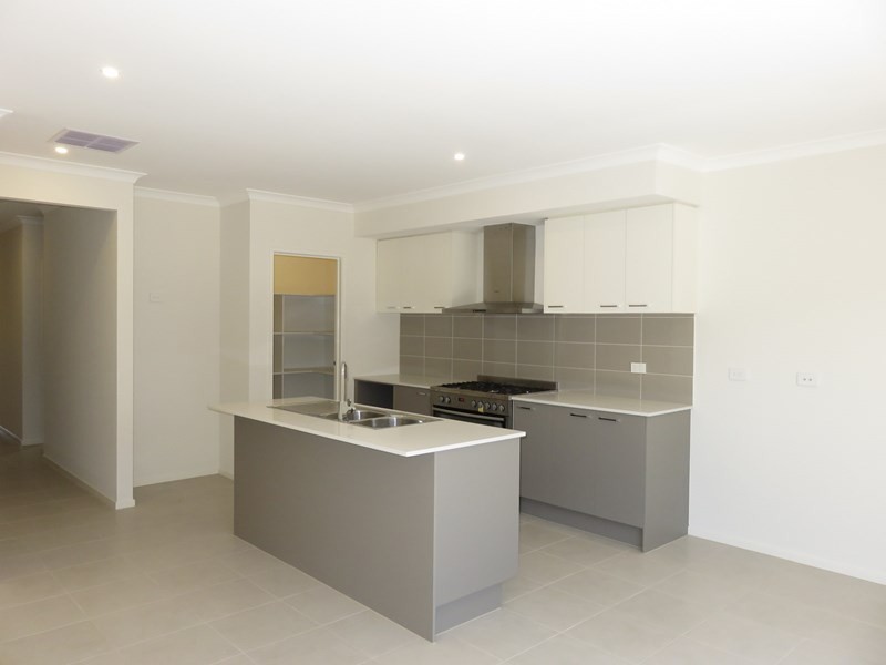 9 Courances Walk, Wollert VIC 3750