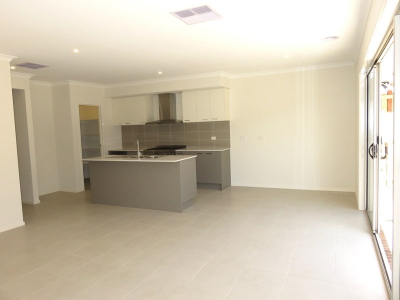 9 Courances Walk, Wollert VIC 3750