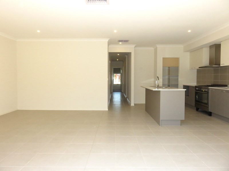 9 Courances Walk, Wollert VIC 3750
