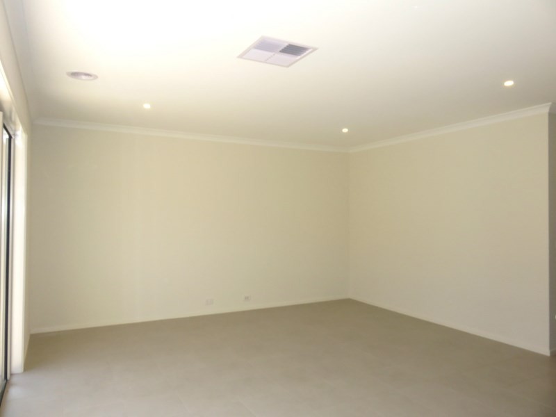 9 Courances Walk, Wollert VIC 3750