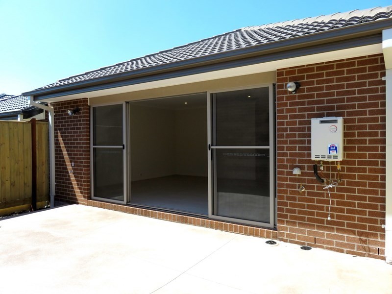 9 Courances Walk, Wollert VIC 3750