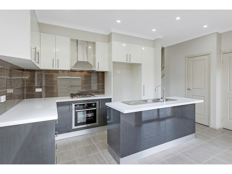 U 1 and 2/4 Rosamond Way, Epping VIC 3076