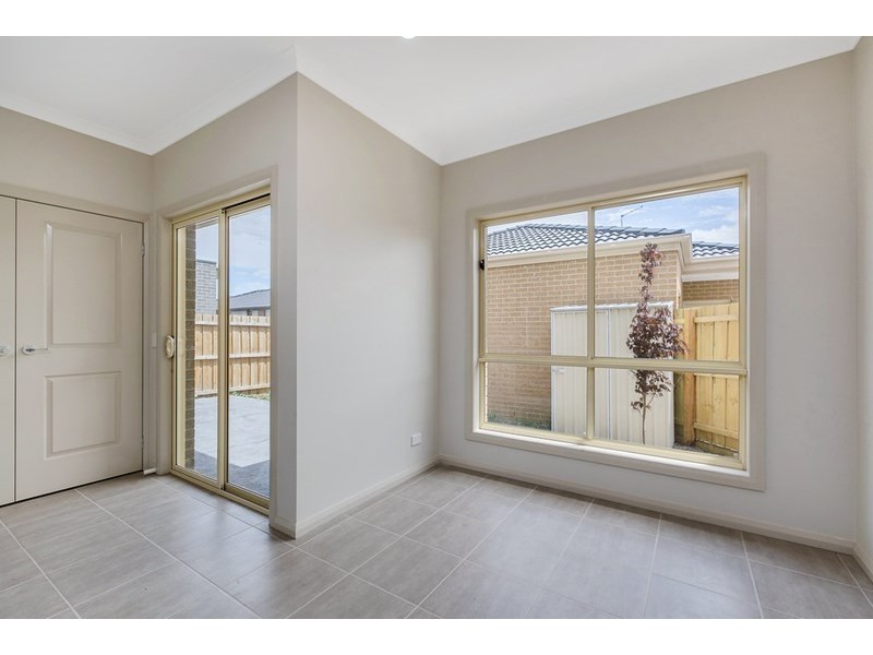 U 1 and 2/4 Rosamond Way, Epping VIC 3076