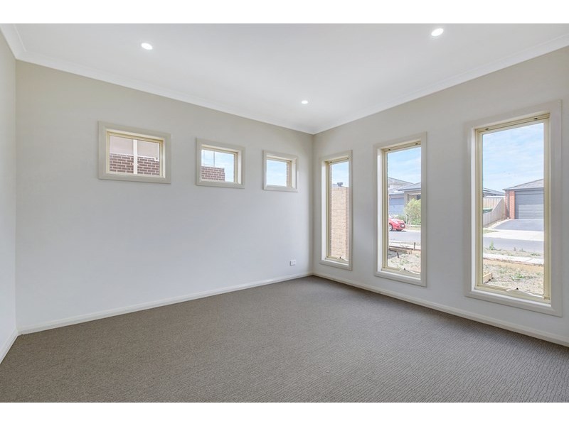 U 1 and 2/4 Rosamond Way, Epping VIC 3076