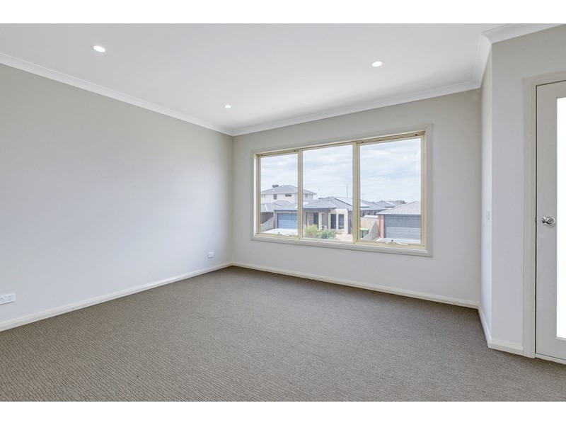 U 1 and 2/4 Rosamond Way, Epping VIC 3076