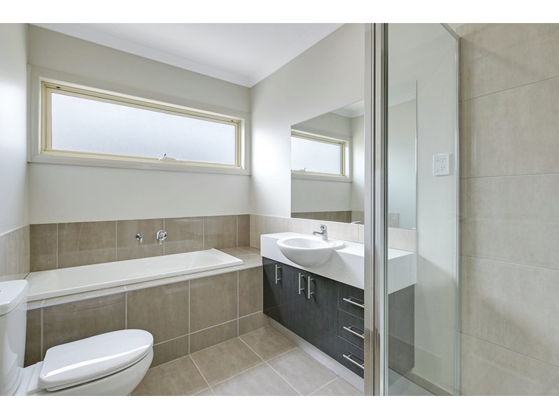 U 1 and 2/4 Rosamond Way, Epping VIC 3076