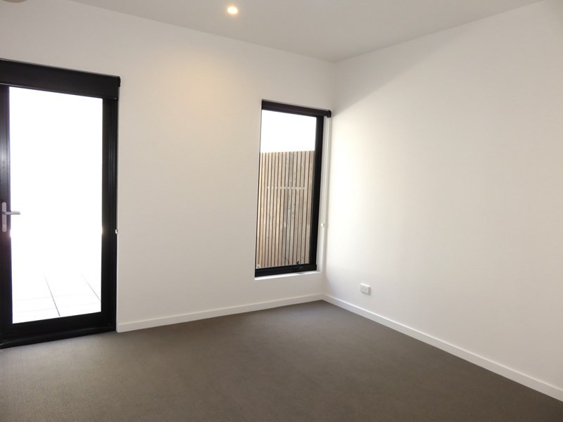 111/30 Oleander Drive, Mill Park VIC 3082