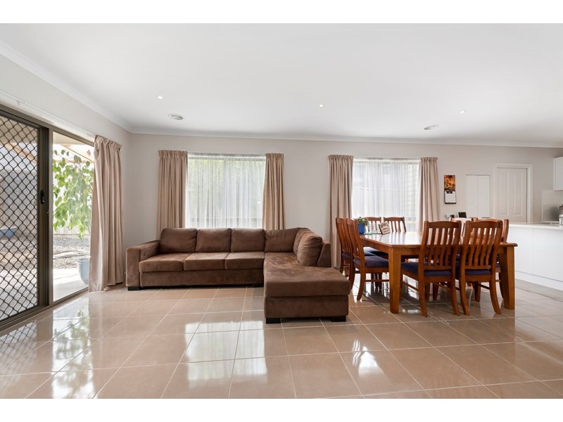 11 Blue Hill Way, Wollert VIC 3750