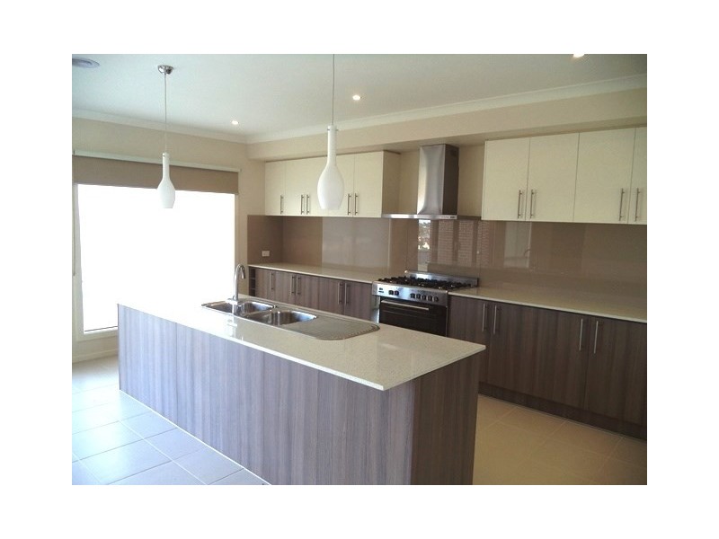 21 Lewins Rail Avenue, South Morang VIC 3752