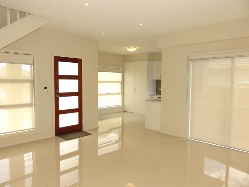 1/8 Prince Andrew Avenue, Lalor VIC 3075