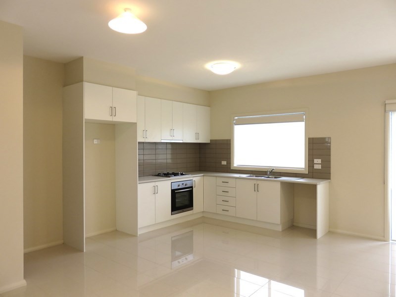 2/8 Prince Andrew Avenue, Lalor VIC 3075