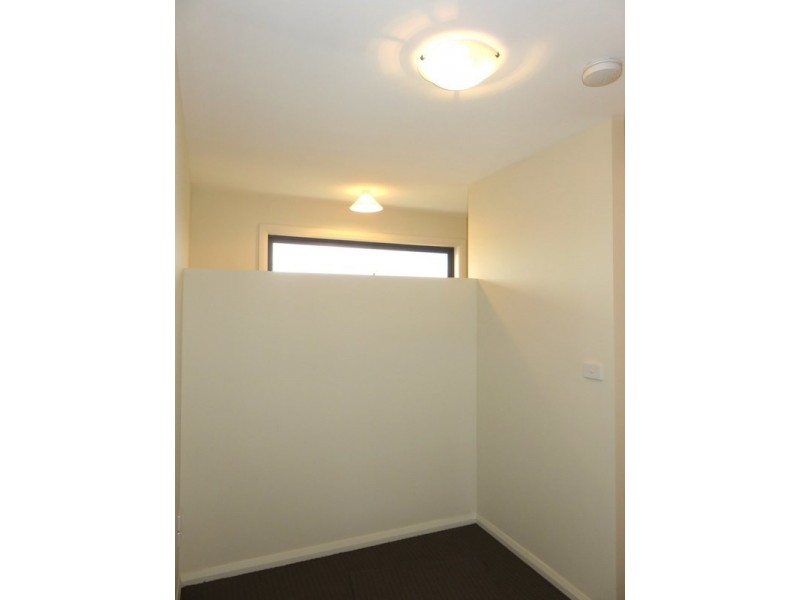 2/8 Prince Andrew Avenue, Lalor VIC 3075