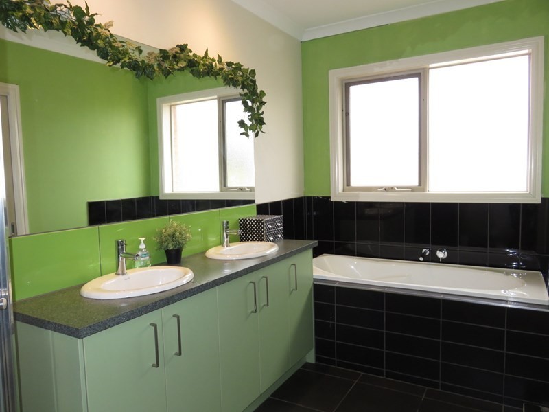 2 Balmoral Grove, Epping VIC 3076