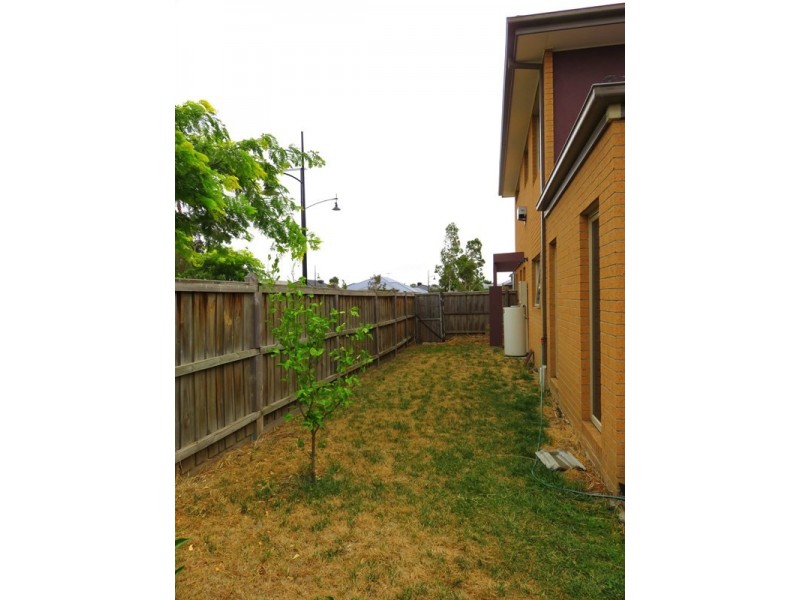 2 Balmoral Grove, Epping VIC 3076