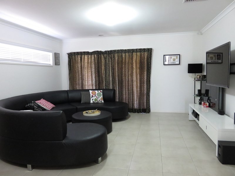 13 Lanesborough Way, Lalor VIC 3075