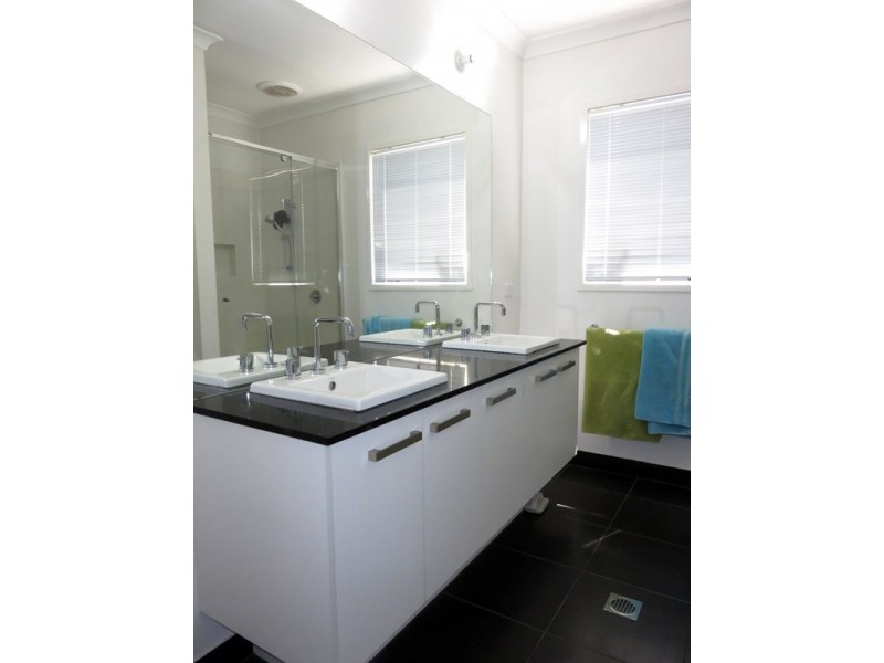 13 Lanesborough Way, Lalor VIC 3075