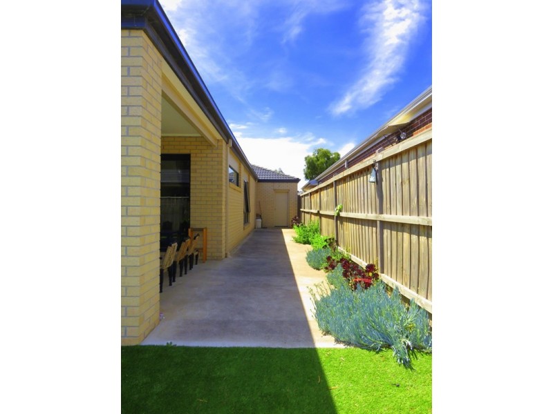 13 Lanesborough Way, Lalor VIC 3075