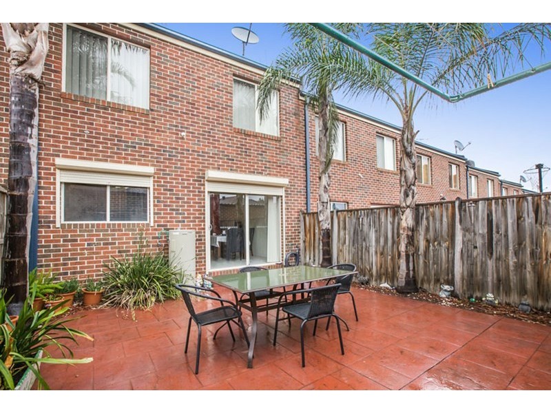 2/31 Loxton Terrace, Epping VIC 3076