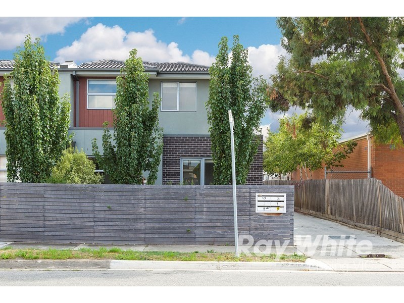 1/2 Pleasant Road, Thomastown VIC 3074