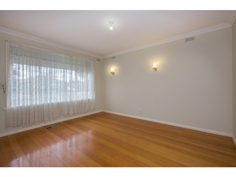 19 Kingsway Drive, Lalor VIC 3075