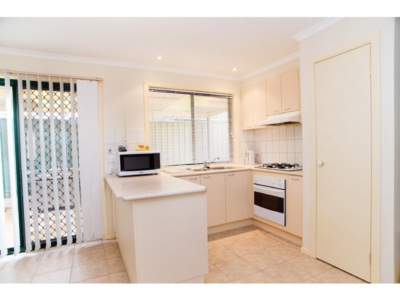 2/27 Oldfield Place, Epping VIC 3076