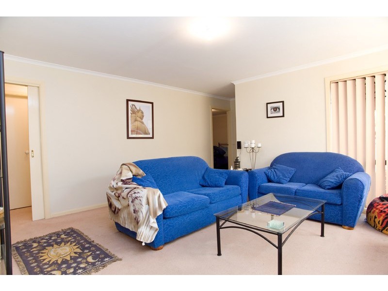 2/27 Oldfield Place, Epping VIC 3076