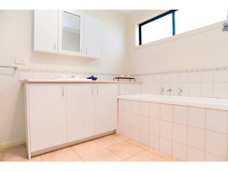 2/27 Oldfield Place, Epping VIC 3076