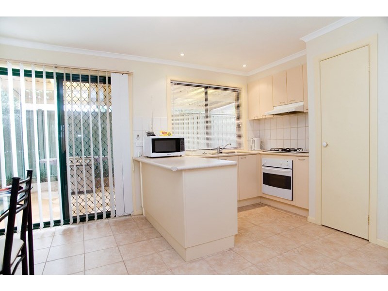 2/27 Oldfield Place, Epping VIC 3076