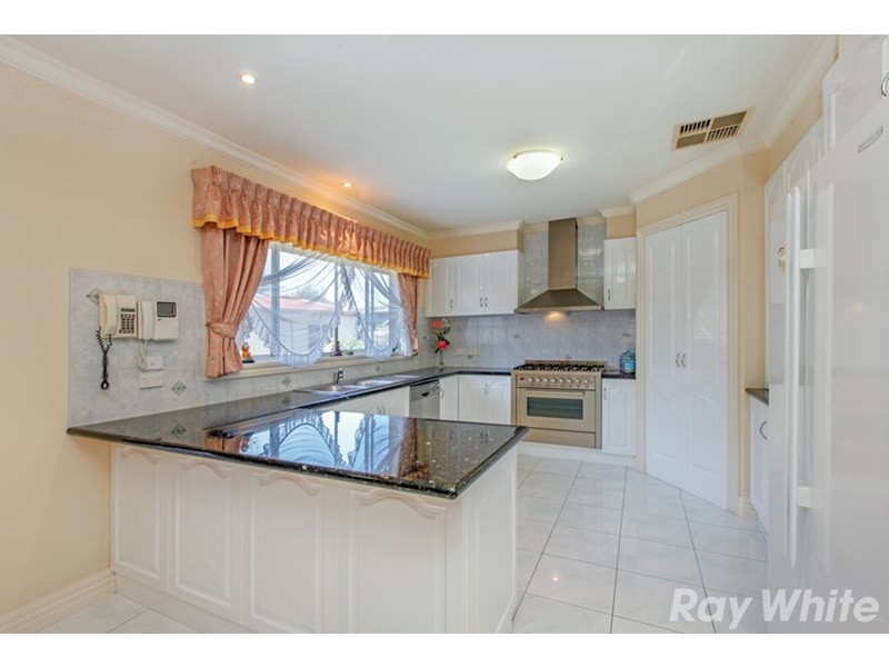 12 Lazar Grove, South Morang VIC 3752