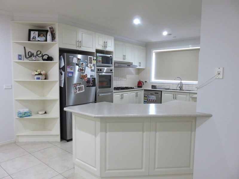 27 Auburn Road, South Morang VIC 3752